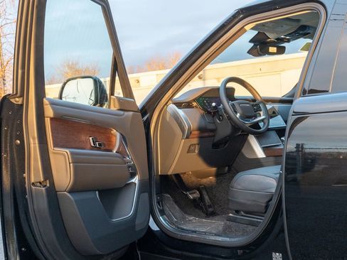 New 2026 Land Rover Range Rover SE image 10