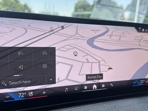 Used 2025 BMW 330i xDrive Sedan w/ Premium Package image 23