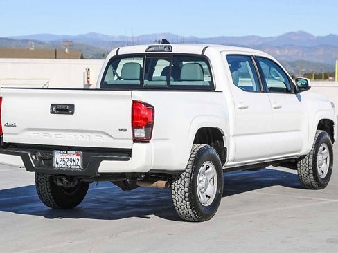 Certified 2018 Toyota Tacoma SR image 5