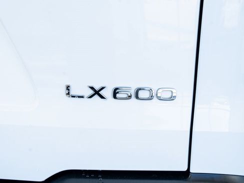 Used 2024 Lexus LX 600 F Sport image 28
