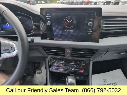 Used 2025 Volkswagen Jetta SE FWD image 19