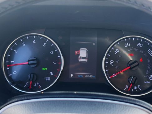 Used 2019 Toyota RAV4 XLE Premium FWD image 11