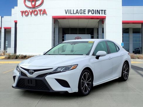 Used 2018 Toyota Camry SE w/ Convenience Package image 1