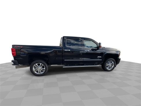 Used 2018 Chevrolet Silverado 2500 High Country w/ Duramax Plus Package image 9