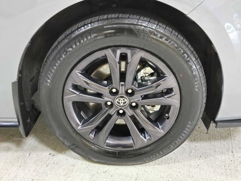 Used 2025 Toyota Sienna XSE w/ XSE Premium Package AWD/4WD image 9