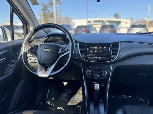 Used 2019 Chevrolet Trax LT w/ LT Convenience Package image 13