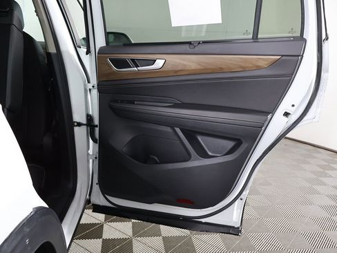 Used 2025 Volkswagen Atlas SE FWD image 25