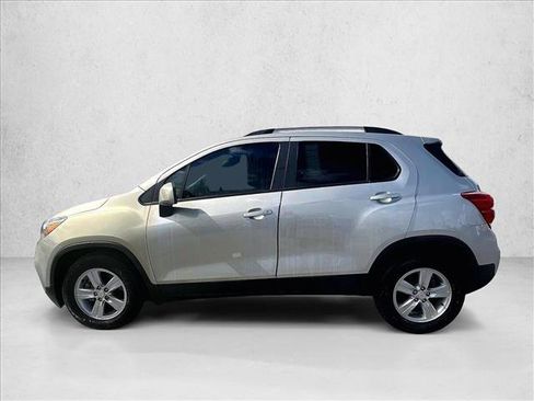 Used 2022 Chevrolet Trax LT w/ LT Convenience Package FWD image 6