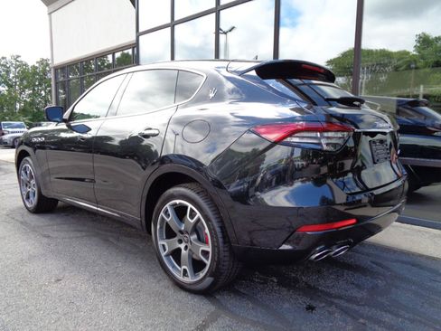 Used 2023 Maserati Levante GT AWD/4WD image 7