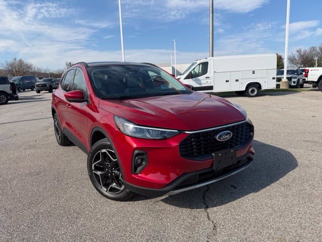 Used 2026 Ford Escape Platinum w/ Premium Technology Package AWD/4WD image 2