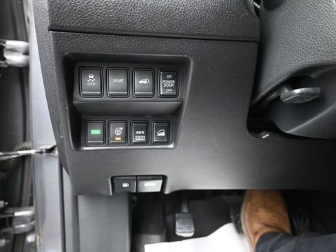 Used 2015 Nissan Rogue SV w/ SV Premium Package image 18