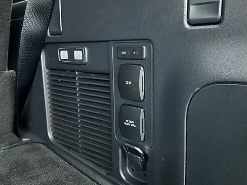 Used 2025 Ford Expedition Platinum image 33