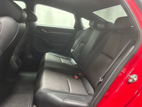 Used 2018 Honda Accord Sport image 10