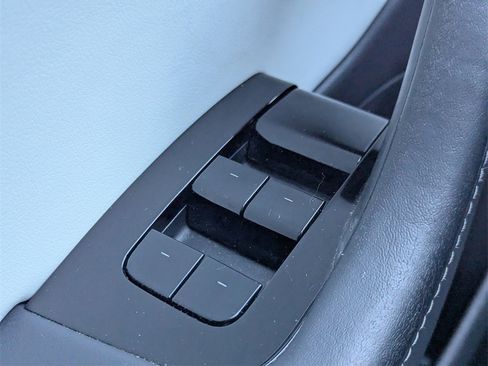 Used 2018 Tesla Model 3 Mid Range image 17