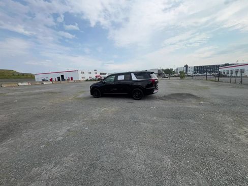 Used 2026 Kia Carnival FWD image 14