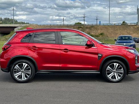 Used 2022 Mitsubishi Outlander Sport ES FWD image 2