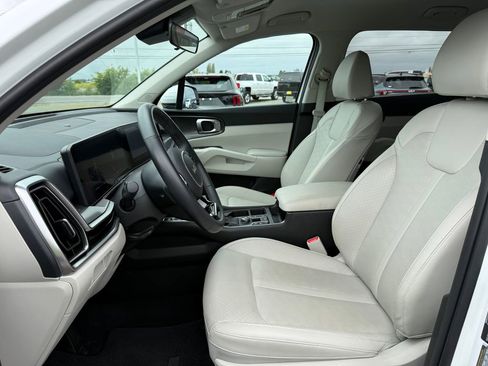 Certified 2025 Kia Sorento S FWD image 17