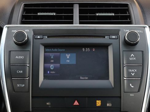 Used 2017 Toyota Camry LE FWD image 34