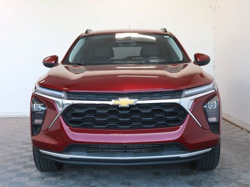 Used 2024 Chevrolet Trax LT w/ Driver Confidence Package FWD image 2