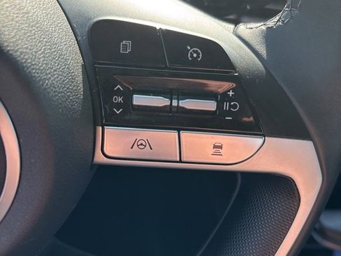 Certified 2023 Hyundai Elantra Limited w/ Preferred Accessory Package image 17
