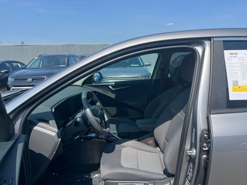 Used 2026 Kia Niro LX FWD image 25