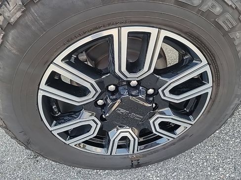 Used 2020 GMC Sierra 2500 AT4 w/ AT4 Premium Package AWD/4WD image 8