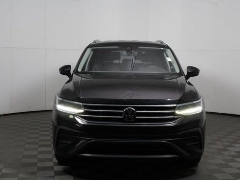 Used 2023 Volkswagen Tiguan SE image 2