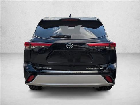 Used 2020 Toyota Highlander Platinum image 6