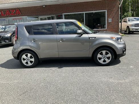 Used 2017 Kia Soul w/ Convenience Package FWD image 4