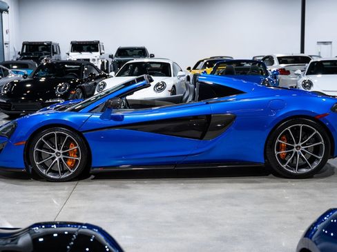 Used 2018 McLaren 570S Spider image 3