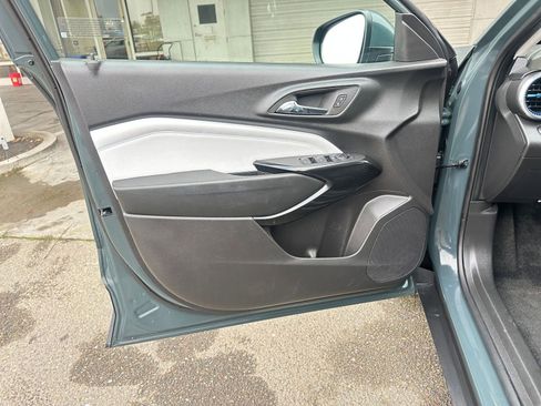 Used 2025 Chevrolet Trax LT image 20