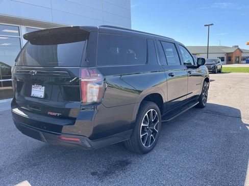 Used 2023 Chevrolet Suburban RST image 8