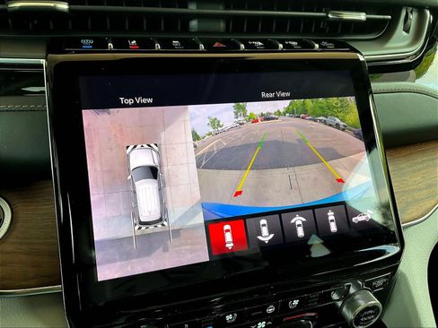 Used 2022 Jeep Grand Cherokee Summit w/ Advanced Protech Group IV AWD/4WD image 14