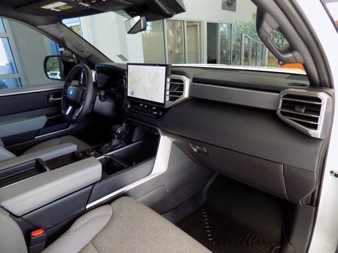 Used 2025 Toyota Tundra Limited image 26