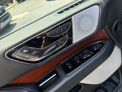 Used 2023 Lincoln Navigator Reserve AWD/4WD image 13