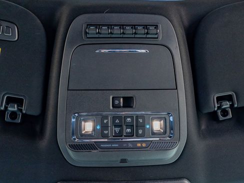 Used 2025 Ford F350 Platinum w/ Tremor Off-Road Package image 29