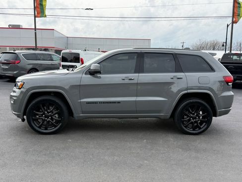 Used 2022 Jeep Grand Cherokee Laredo X image 5