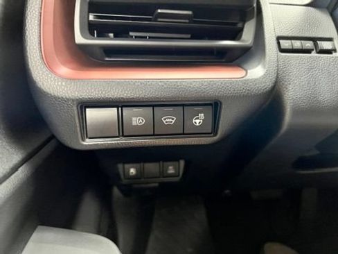 Used 2025 Toyota Prius Plug-In Hybrid FWD image 22