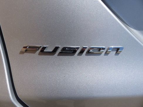 Used 2016 Ford Fusion SE FWD image 15