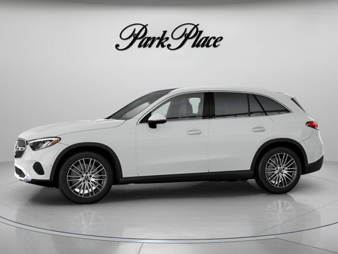 Used 2026 Mercedes-Benz GLC 300 image 4