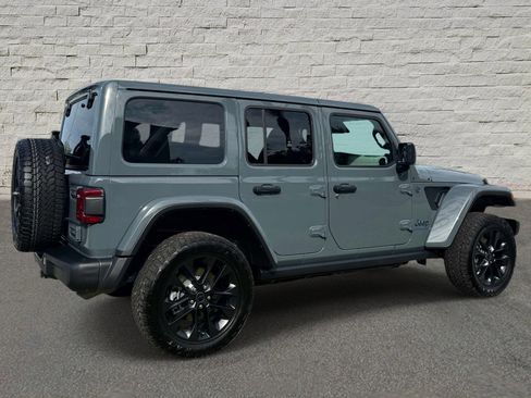 Used 2025 Jeep Wrangler Unlimited Sahara AWD/4WD image 5