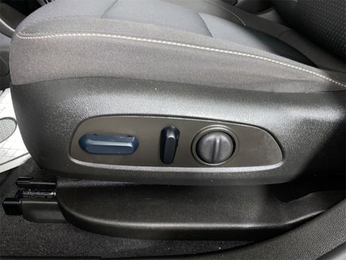 Certified 2023 GMC Acadia SLE w/ Driver Convenience Package image 12