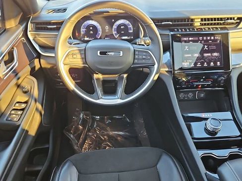 Used 2022 Jeep Grand Cherokee L Laredo image 15