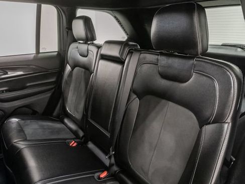 Used 2023 Jeep Grand Cherokee Altitude AWD/4WD image 31