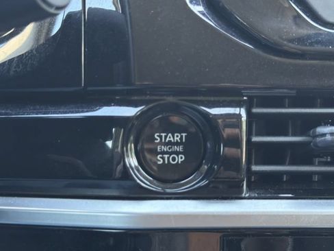 Used 2025 Nissan Pathfinder SV AWD/4WD image 18