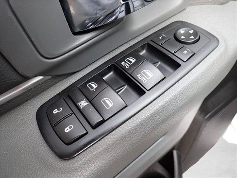 Used 2016 RAM 1500 Classic SLT AWD/4WD image 12