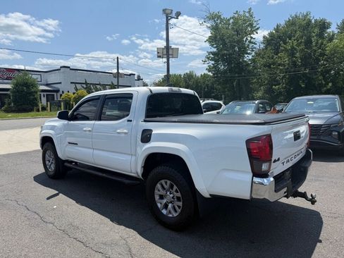 Used 2018 Toyota Tacoma SR5 AWD/4WD image 5