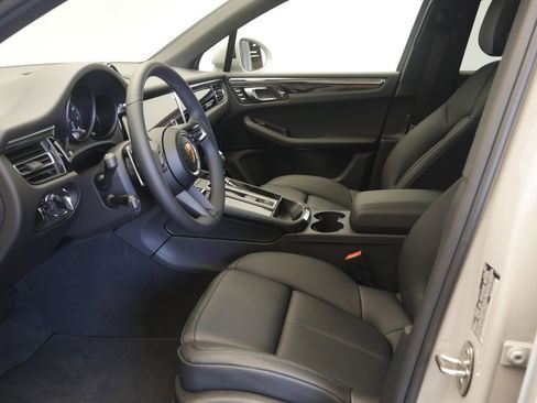 New 2026 Porsche Macan AWD/4WD image 5