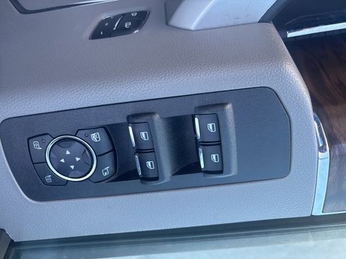 Used 2019 Ford F150 Lariat image 14