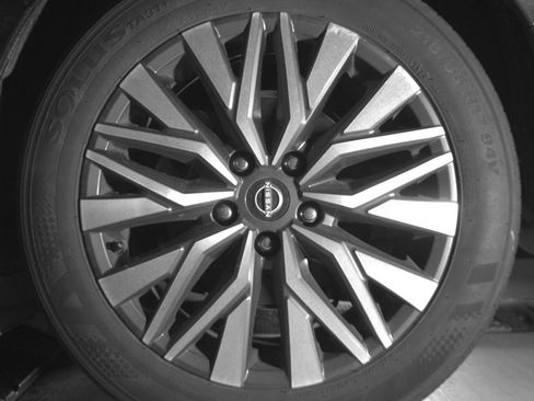 Used 2025 Nissan Altima 2.5 SV image 14